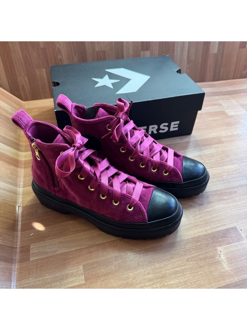 Converse Chuck Taylor lug lift burgundy high top unisex size 4.5 new in box